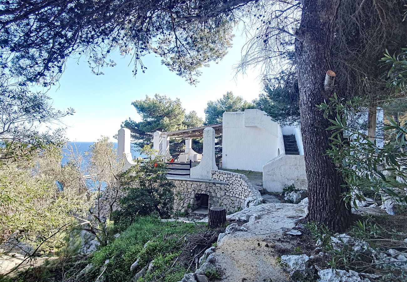 Villa in Castro - Verwunschenes Ferienhaus m. Meerzugang & Meerblick (Haus A)