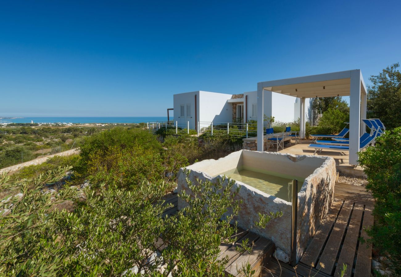 Villa in Torre Pali - Panorama-Villa mit schönem Pool in Strandnähe