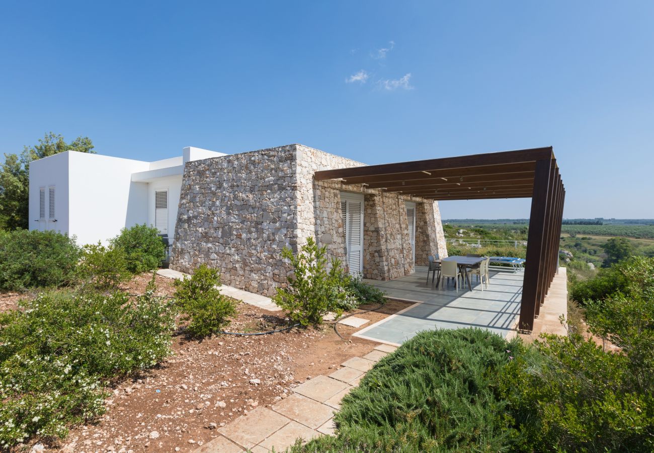 Villa in Torre Pali - Panorama-Villa mit schönem Pool in Strandnähe