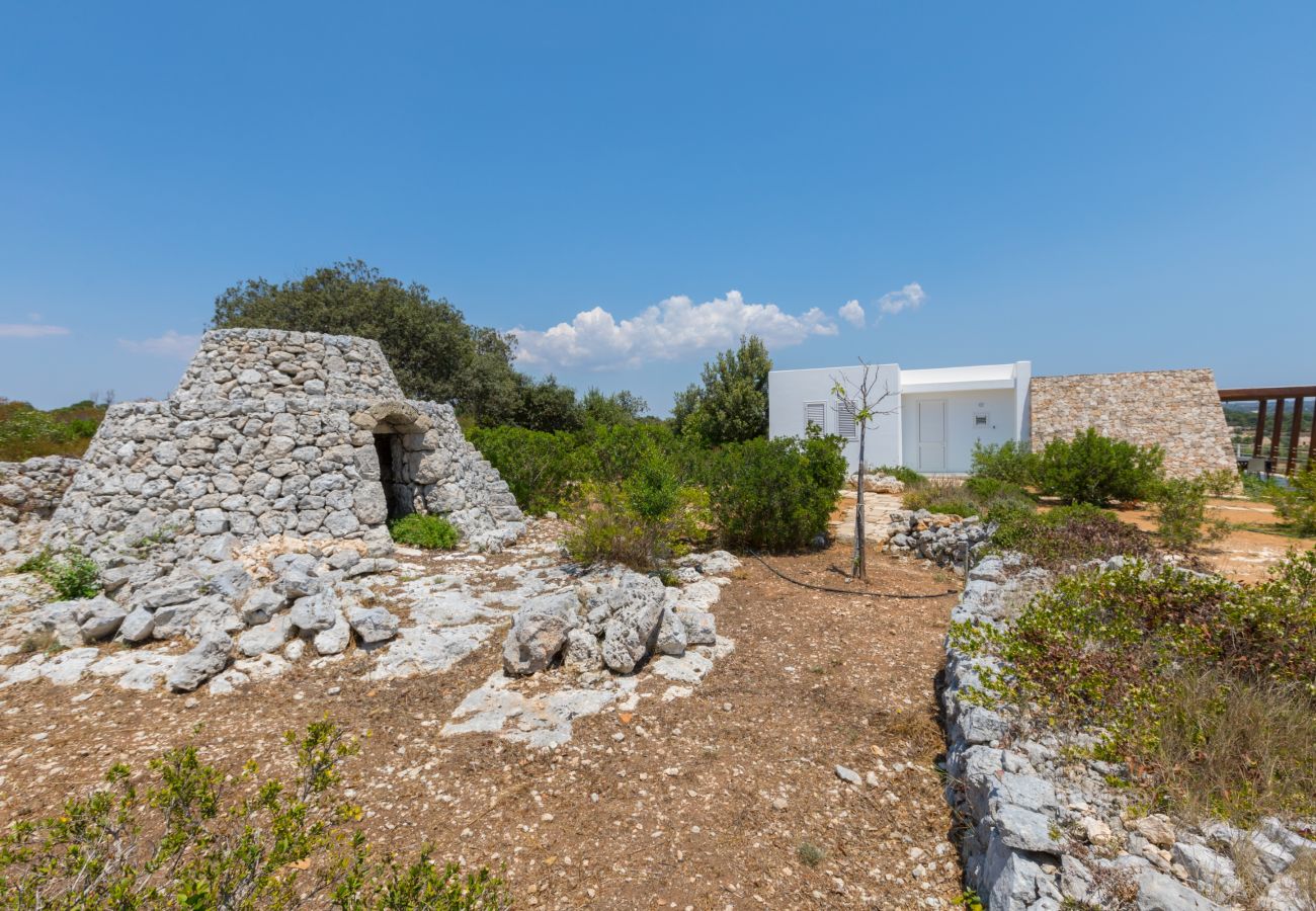 Villa in Torre Pali - Panorama-Villa mit schönem Pool in Strandnähe