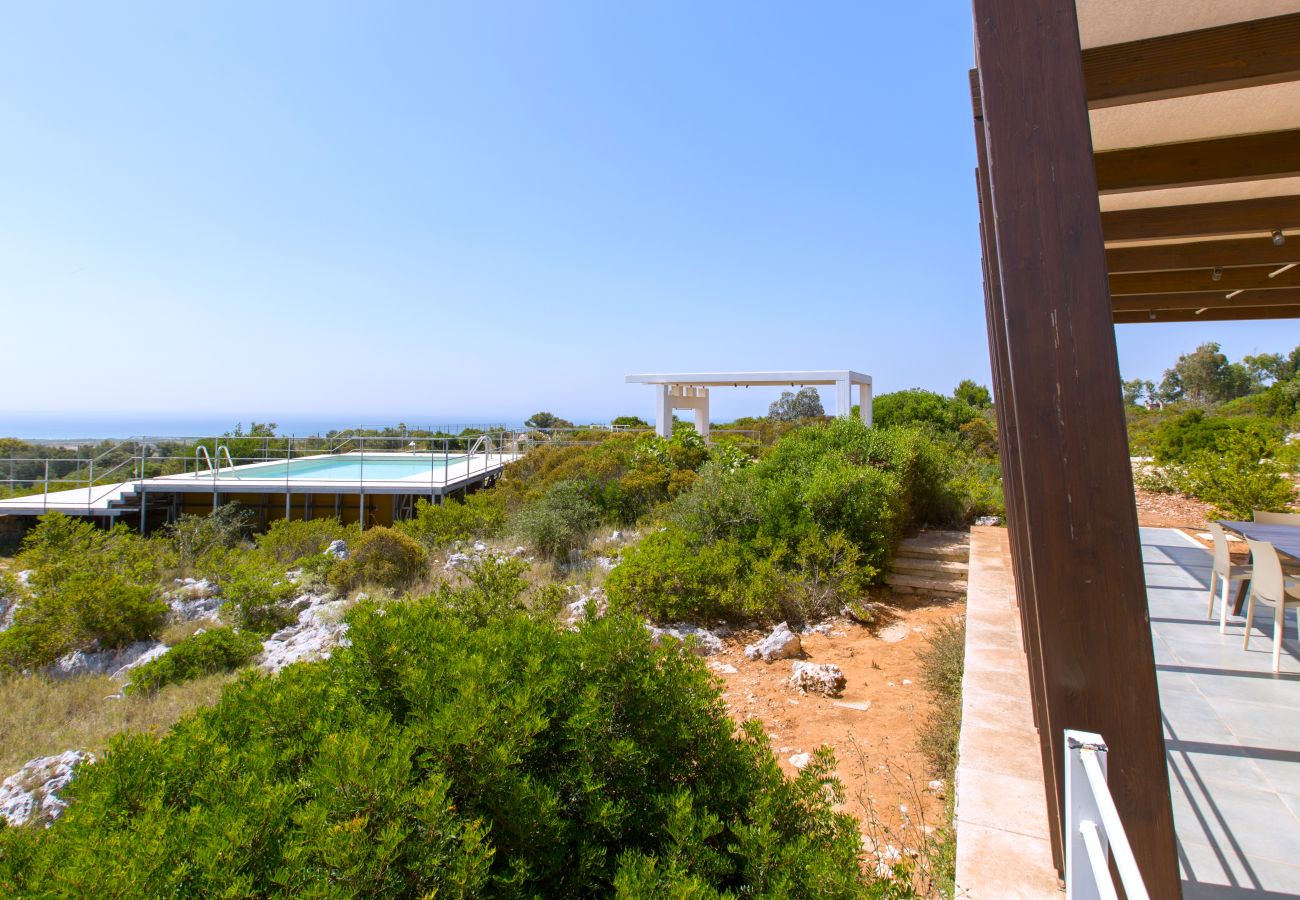 Villa in Torre Pali - Panorama-Villa mit schönem Pool in Strandnähe