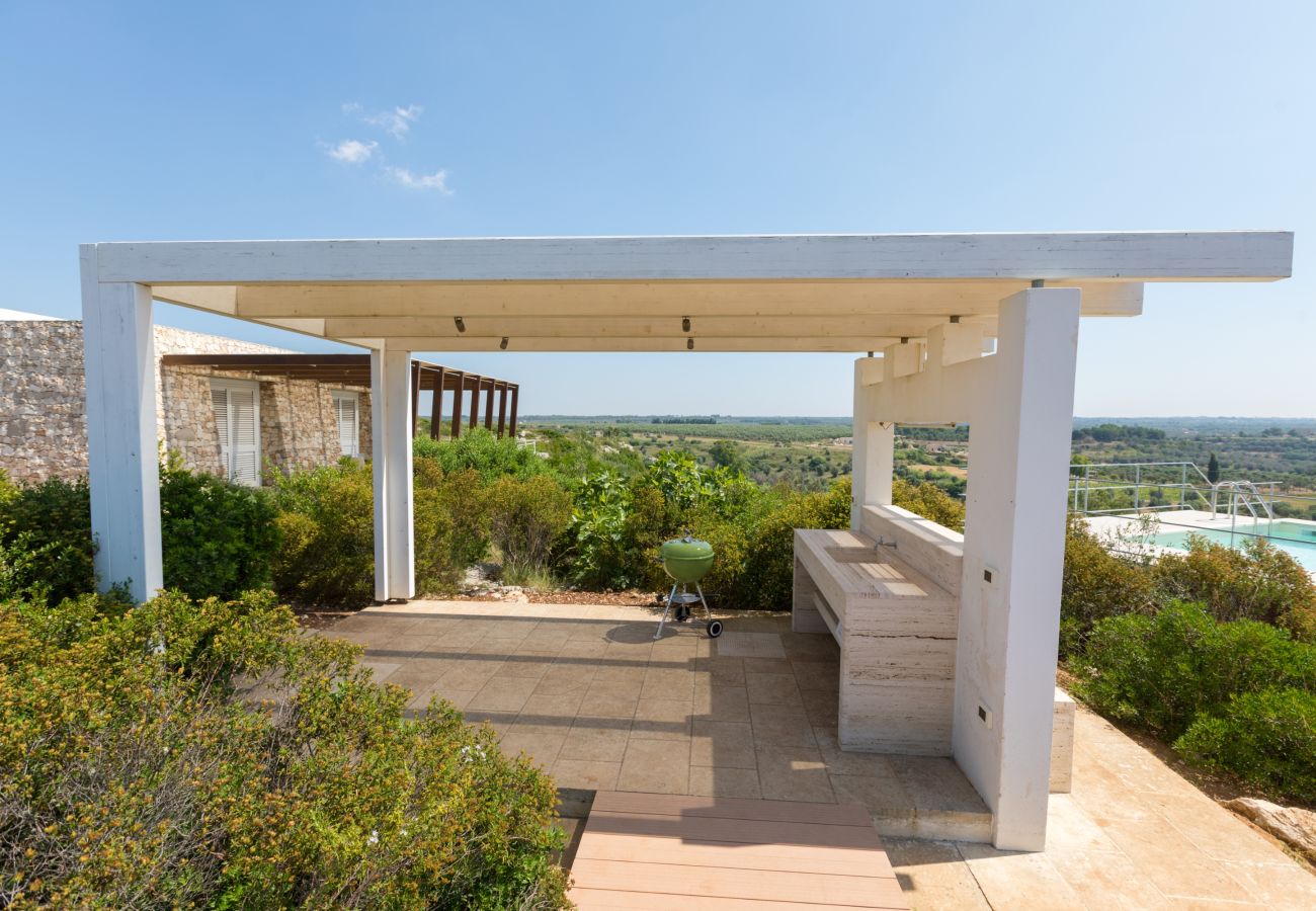 Villa in Torre Pali - Panorama-Villa mit schönem Pool in Strandnähe