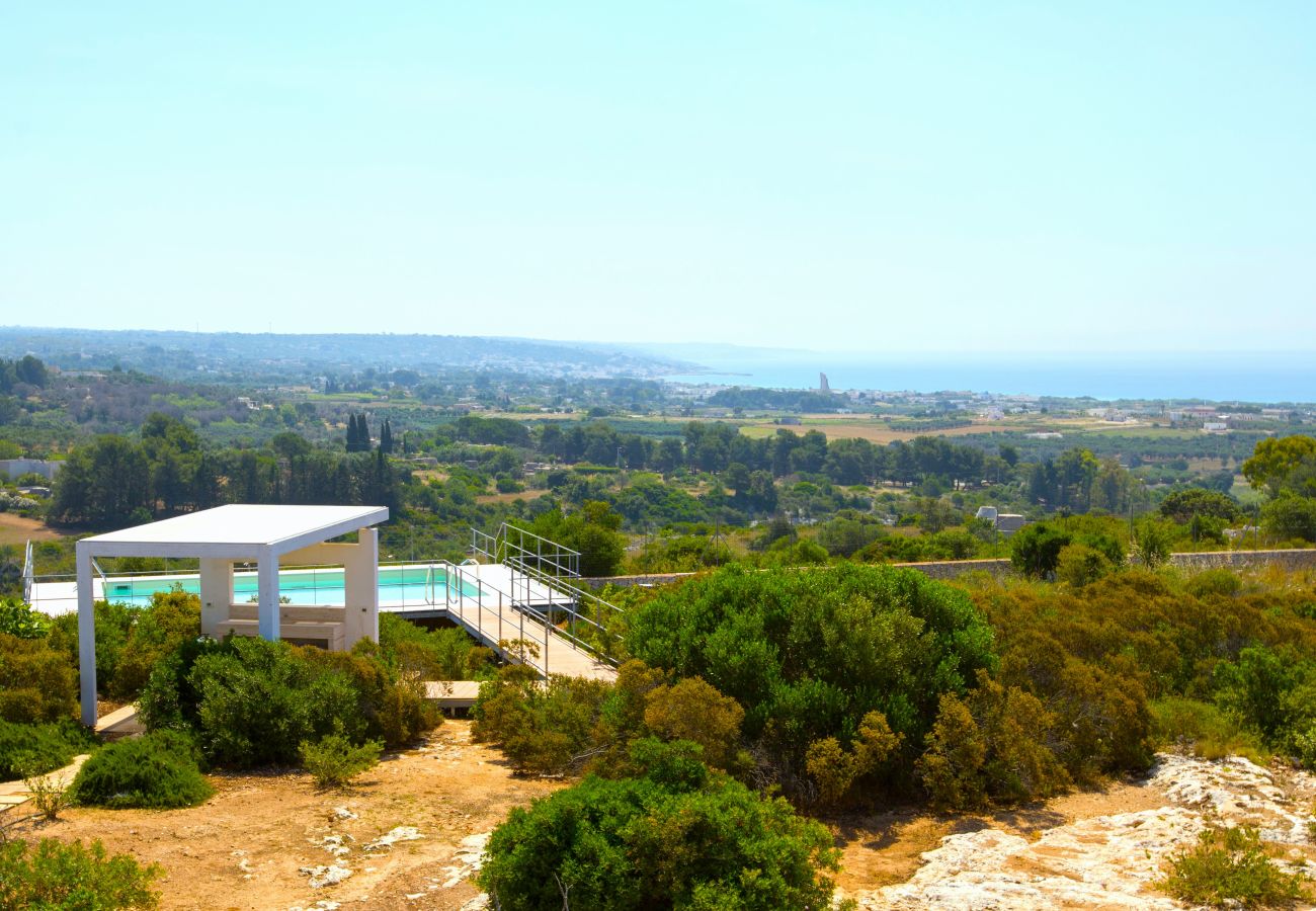 Villa in Torre Pali - Panorama-Villa mit schönem Pool in Strandnähe