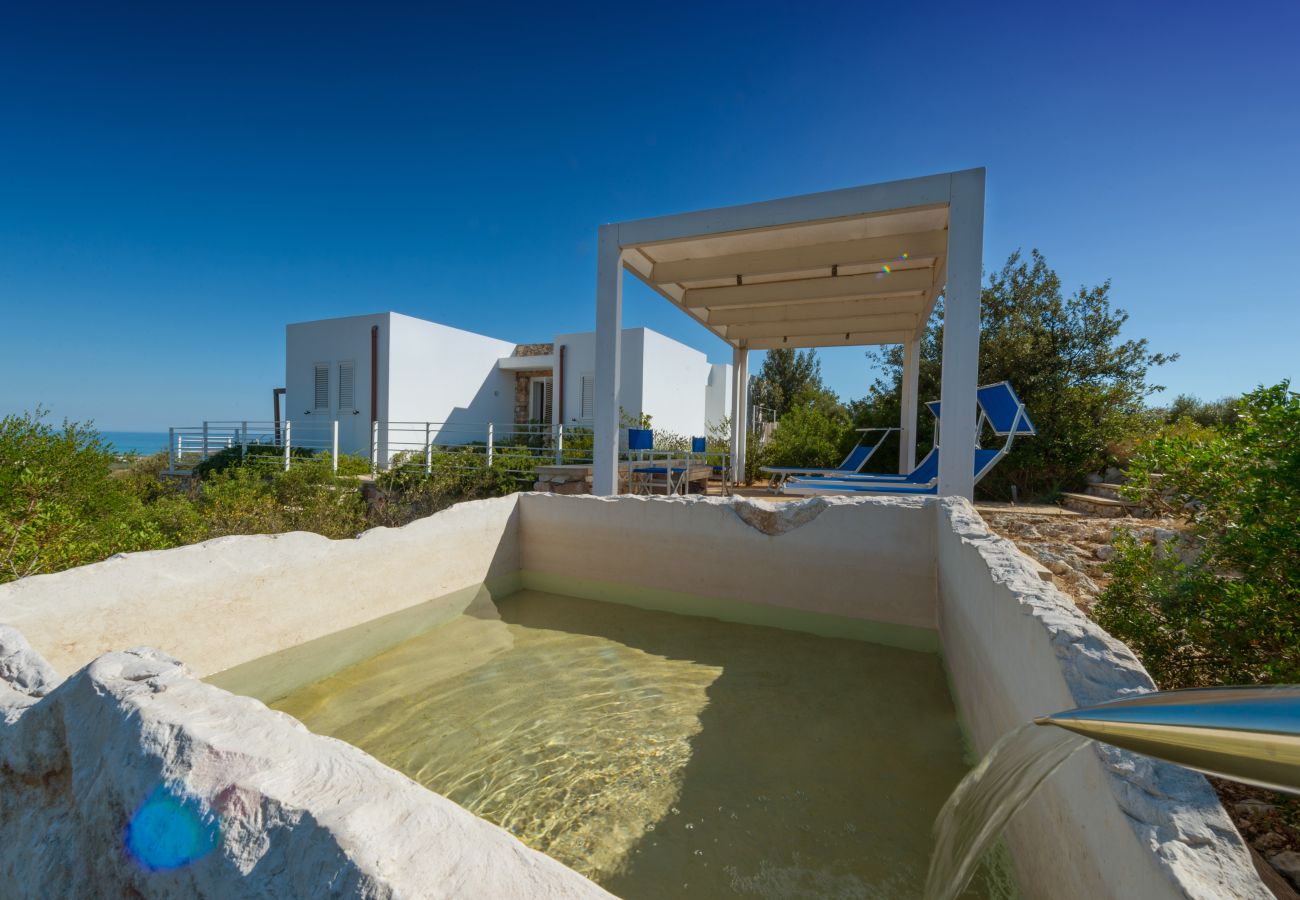 Villa in Torre Pali - Panorama-Villa mit schönem Pool in Strandnähe