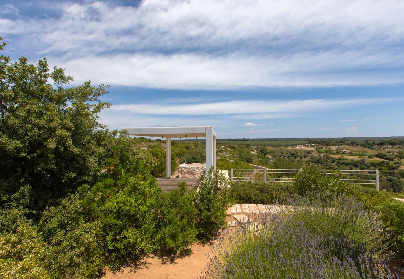 Villa in Torre Pali - Panorama-Villa mit schönem Pool in Strandnähe