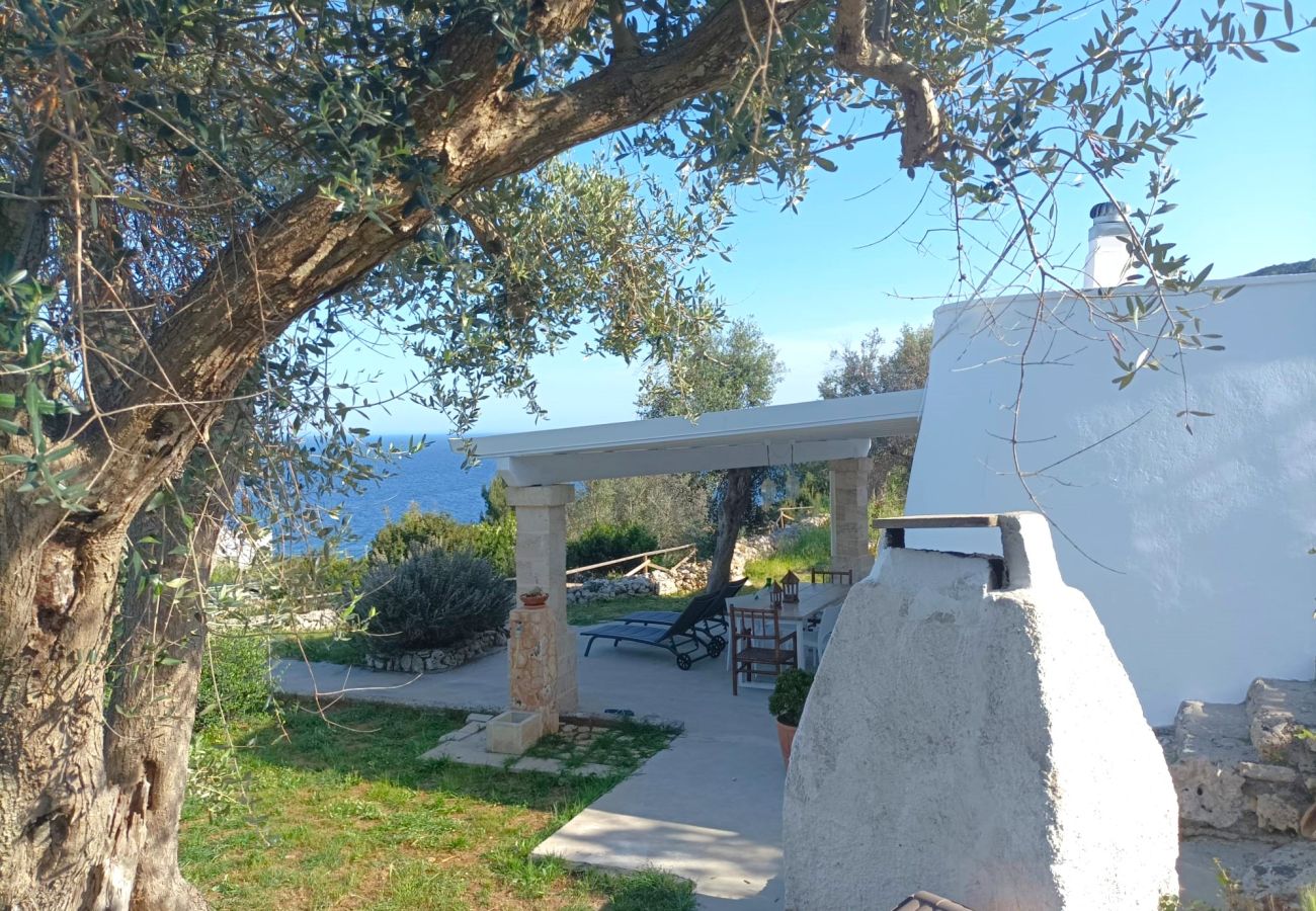 Trullo in Tricase - Verwunschenes Häuschen mit Meerblick in Meeresnähe