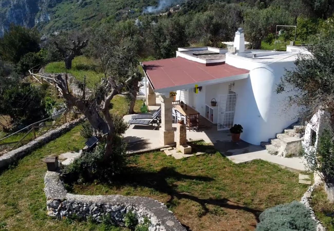 Trullo in Tricase - Verwunschenes Häuschen mit Meerblick in Meeresnähe