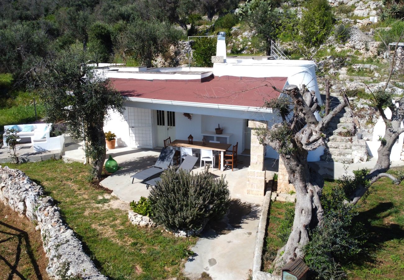 Trullo in Tricase - Verwunschenes Häuschen mit Meerblick in Meeresnähe