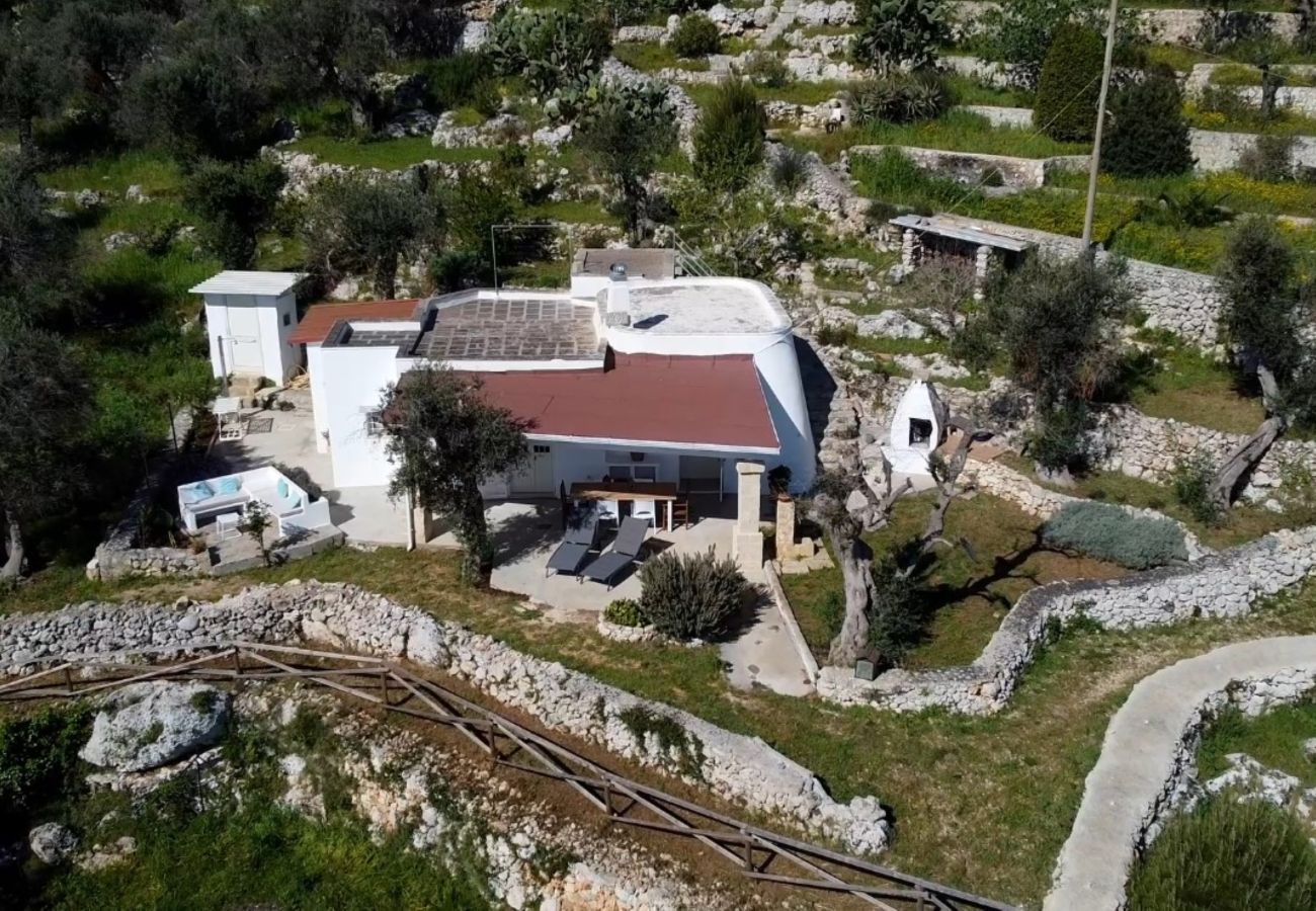 Trullo in Tricase - Verwunschenes Häuschen mit Meerblick in Meeresnähe