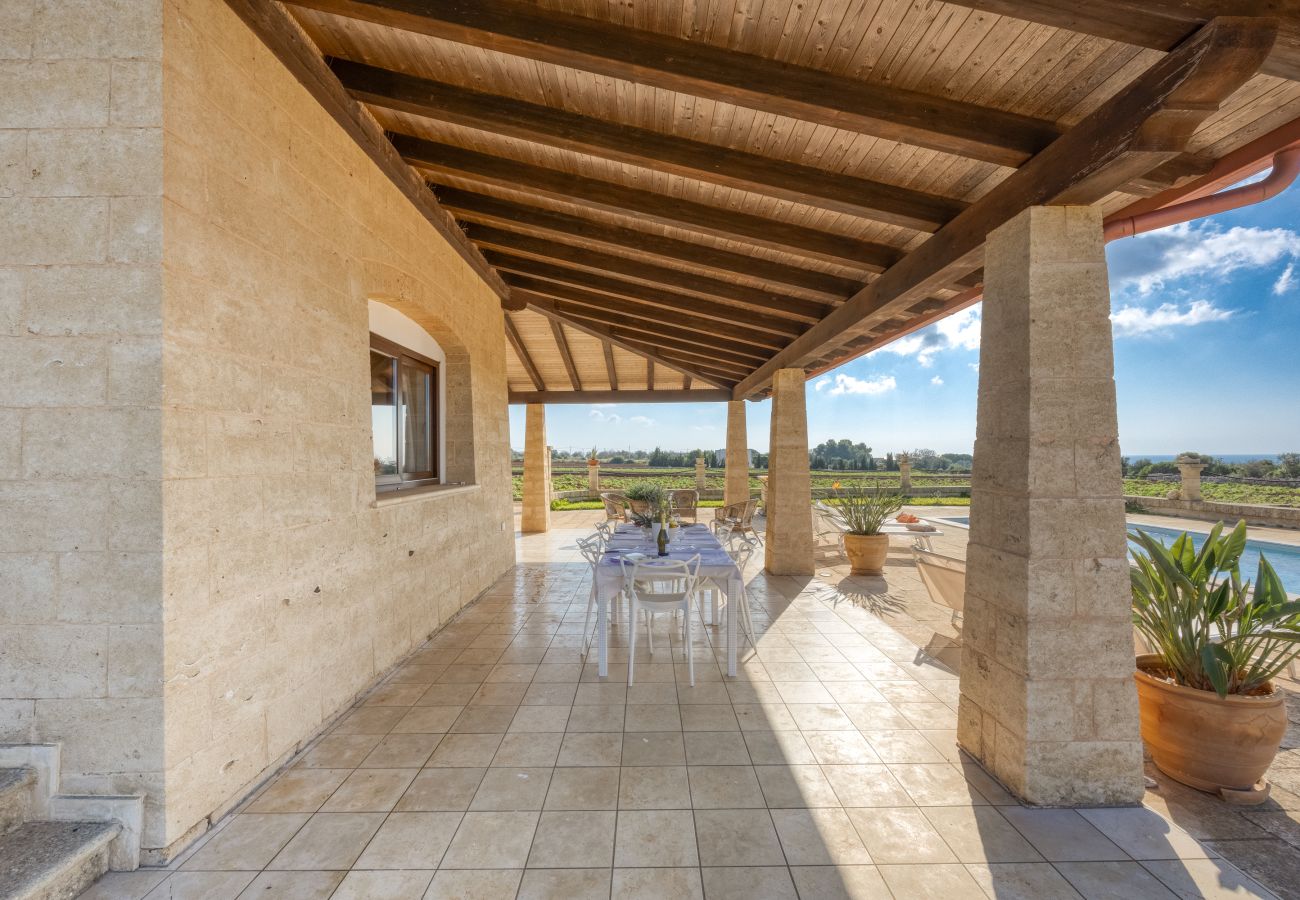 Villa in Salve - 2km vom Sandstrand: Pool-Ferienhaus mit Meerblick