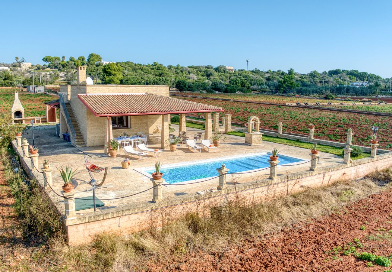 Villa in Salve - 2km vom Sandstrand: Pool-Ferienhaus mit Meerblick