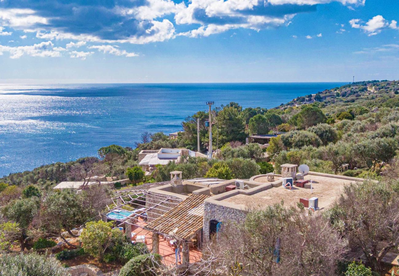 Ferienhaus in Gagliano del Capo - Villa mit beheiztem Außenpool und 180°-Meerblick