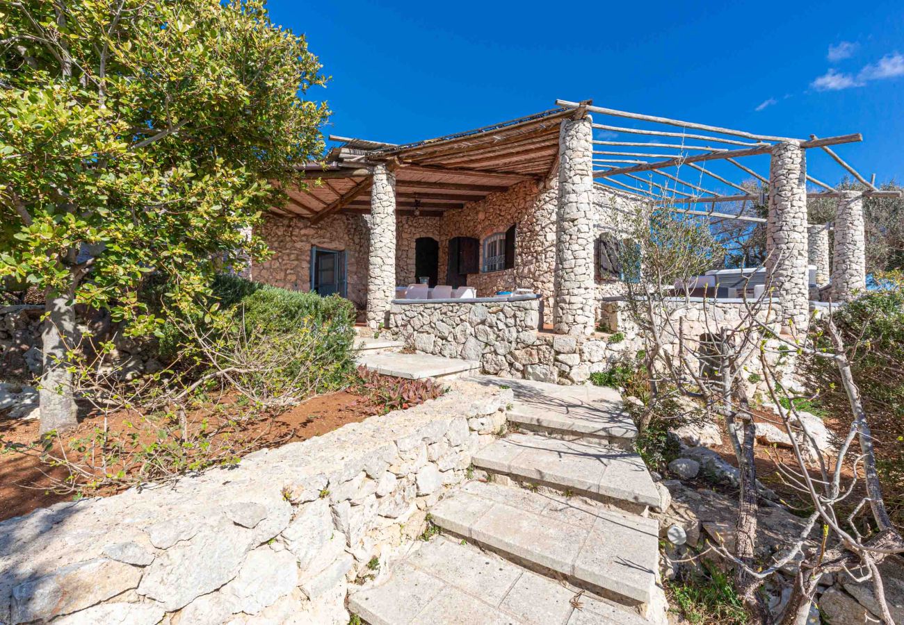 Ferienhaus in Gagliano del Capo - Villa mit beheiztem Außenpool und 180°-Meerblick