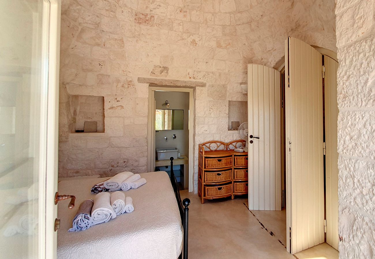 Villa in Cisternino - Stunning countryside trulli villa with pool