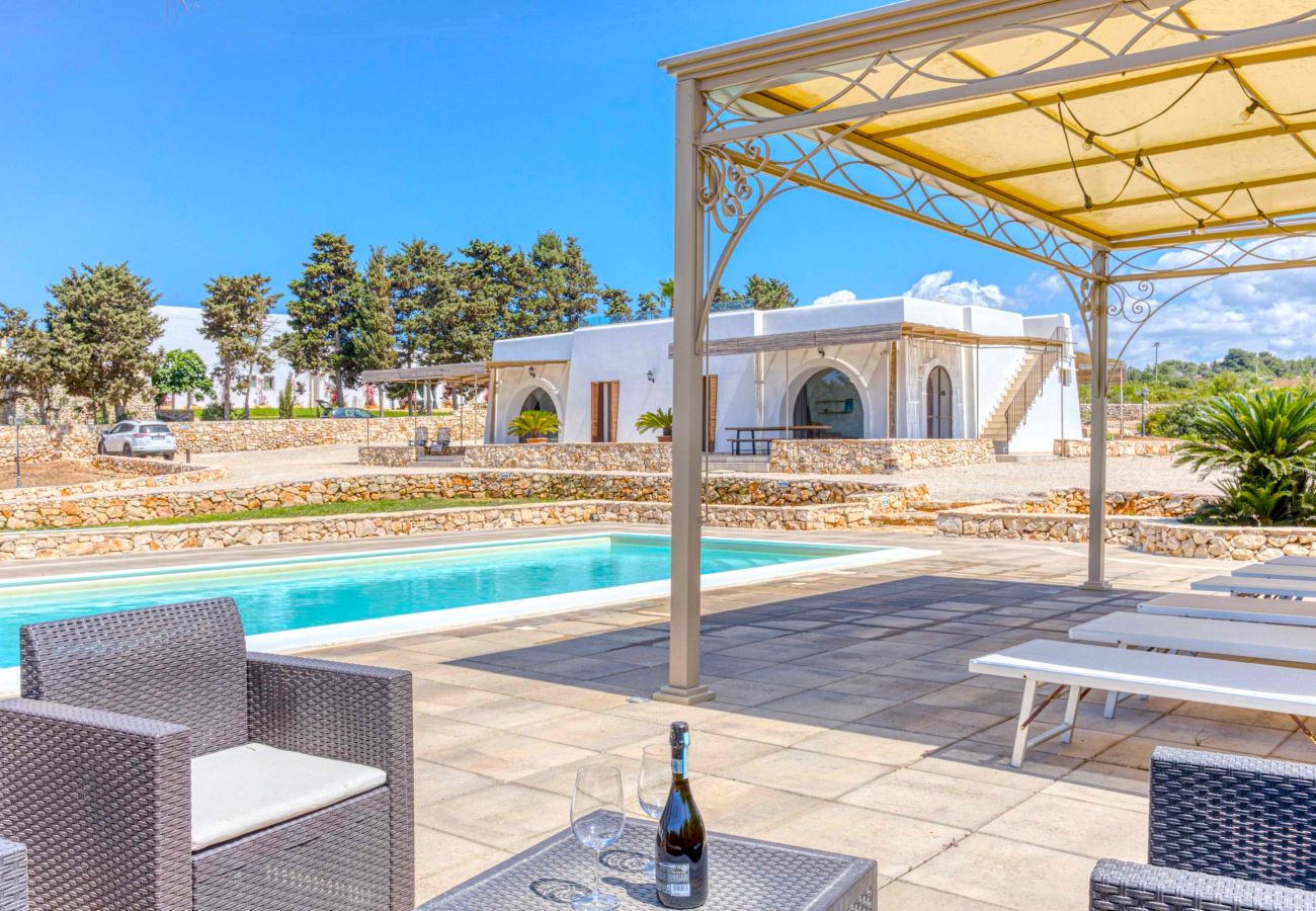 Villa in Lido Marini - Large villa (2 apt) with pool & rooftop jacuzzi