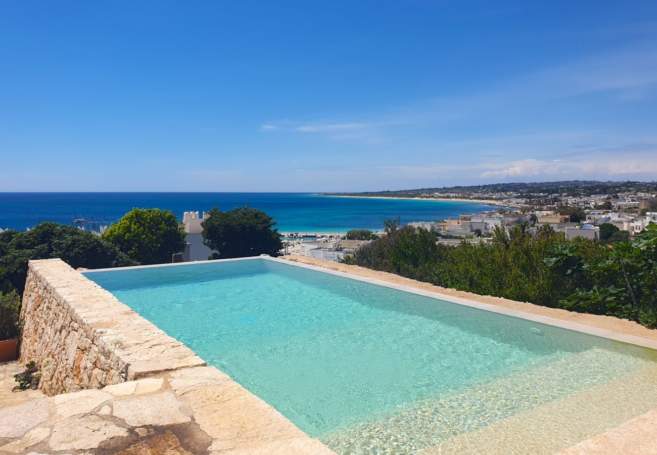 Villa in Torre Vado - Sunset view, infinity pool, little stone house
