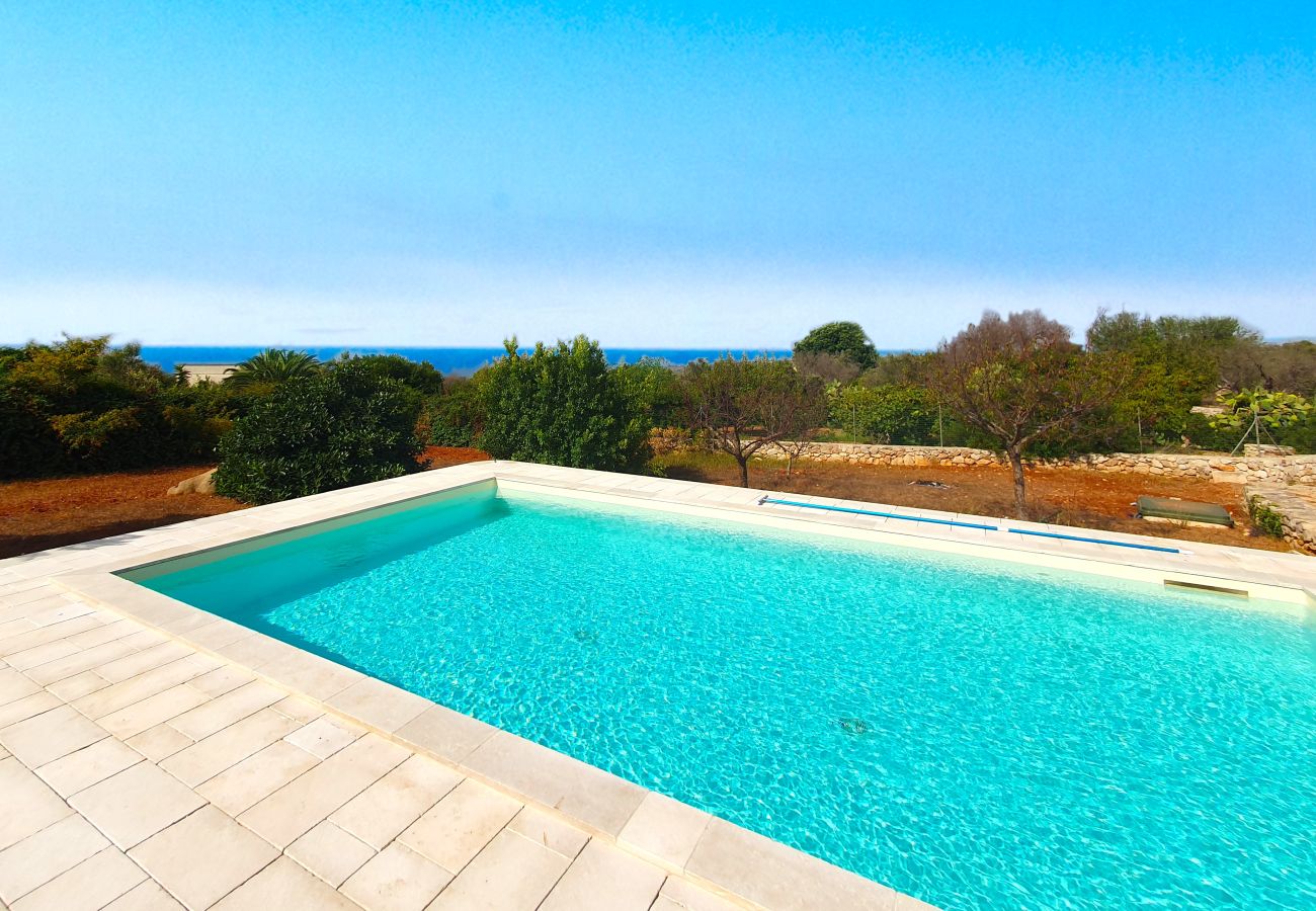 Villa in Pescoluse - 2km from the beaches: nice villa with pool