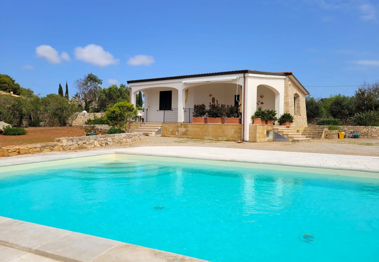 Villa in Pescoluse - 2km from the beaches: nice villa with pool