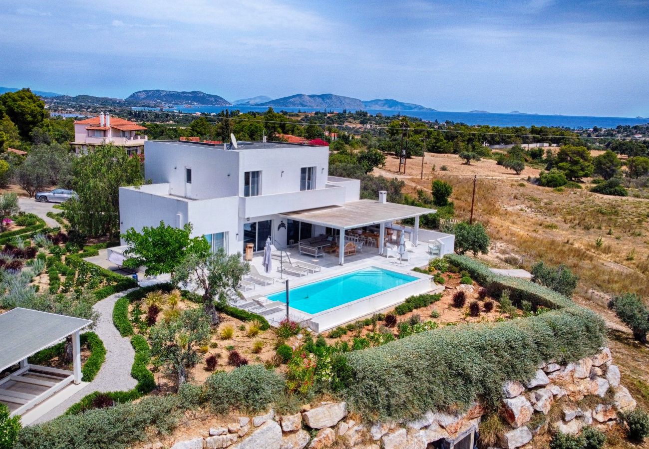 Villa in Porto Heli - Modern villa with pool and stunning sea views