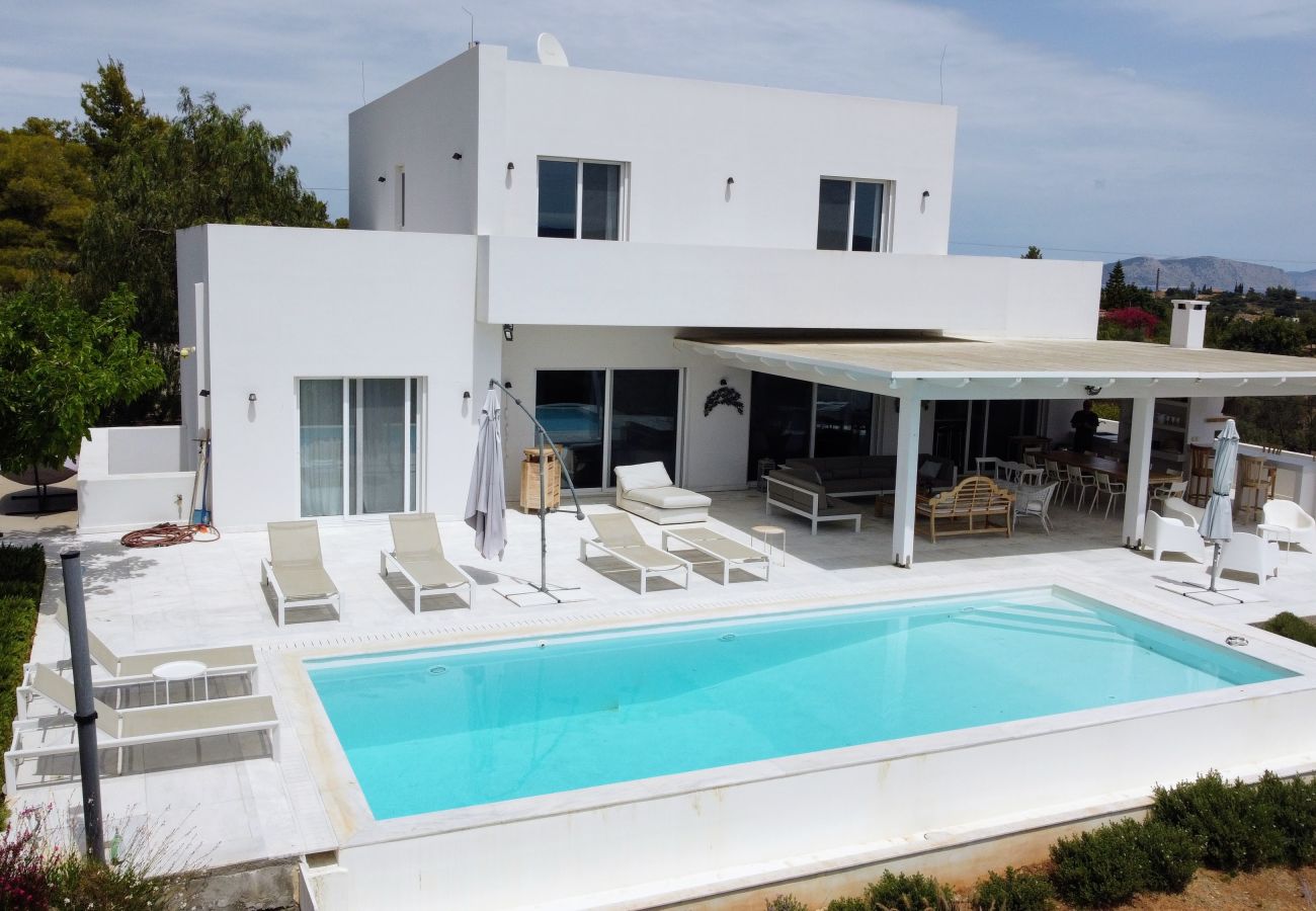 Villa in Porto Heli - Modern villa with pool and stunning sea views