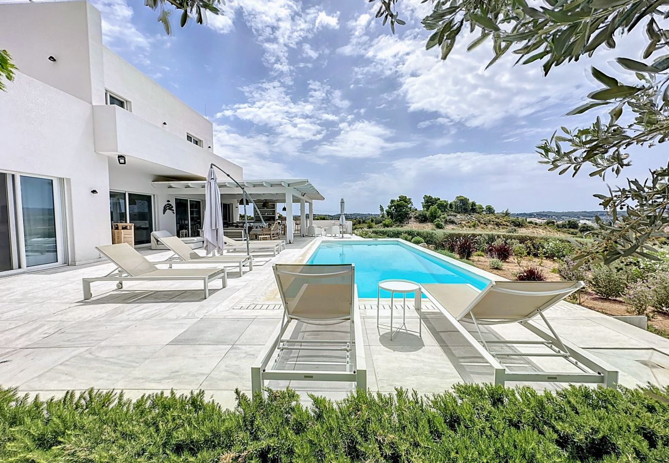 Villa in Porto Heli - Modern villa with pool and stunning sea views