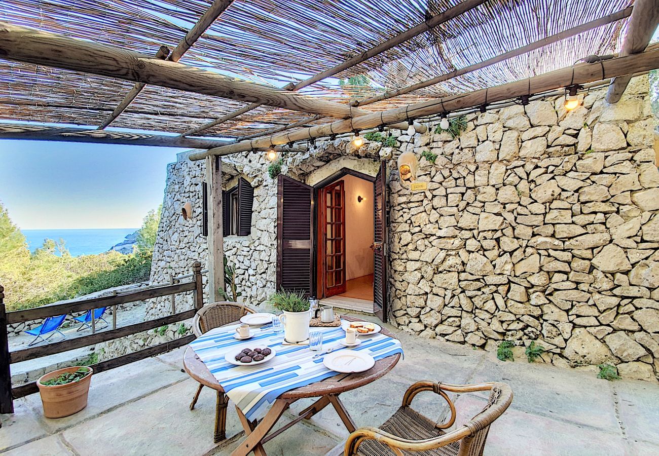 Trullo in Castro - Charming stone trullo with sea access (house F)