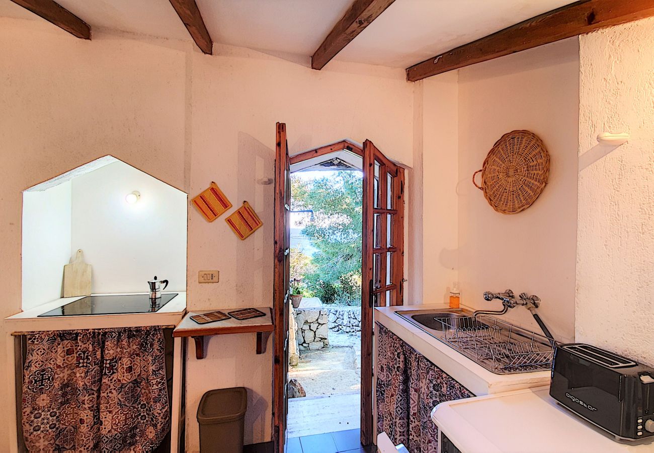 Trullo in Castro - Charming stone trullo with sea access (house F)