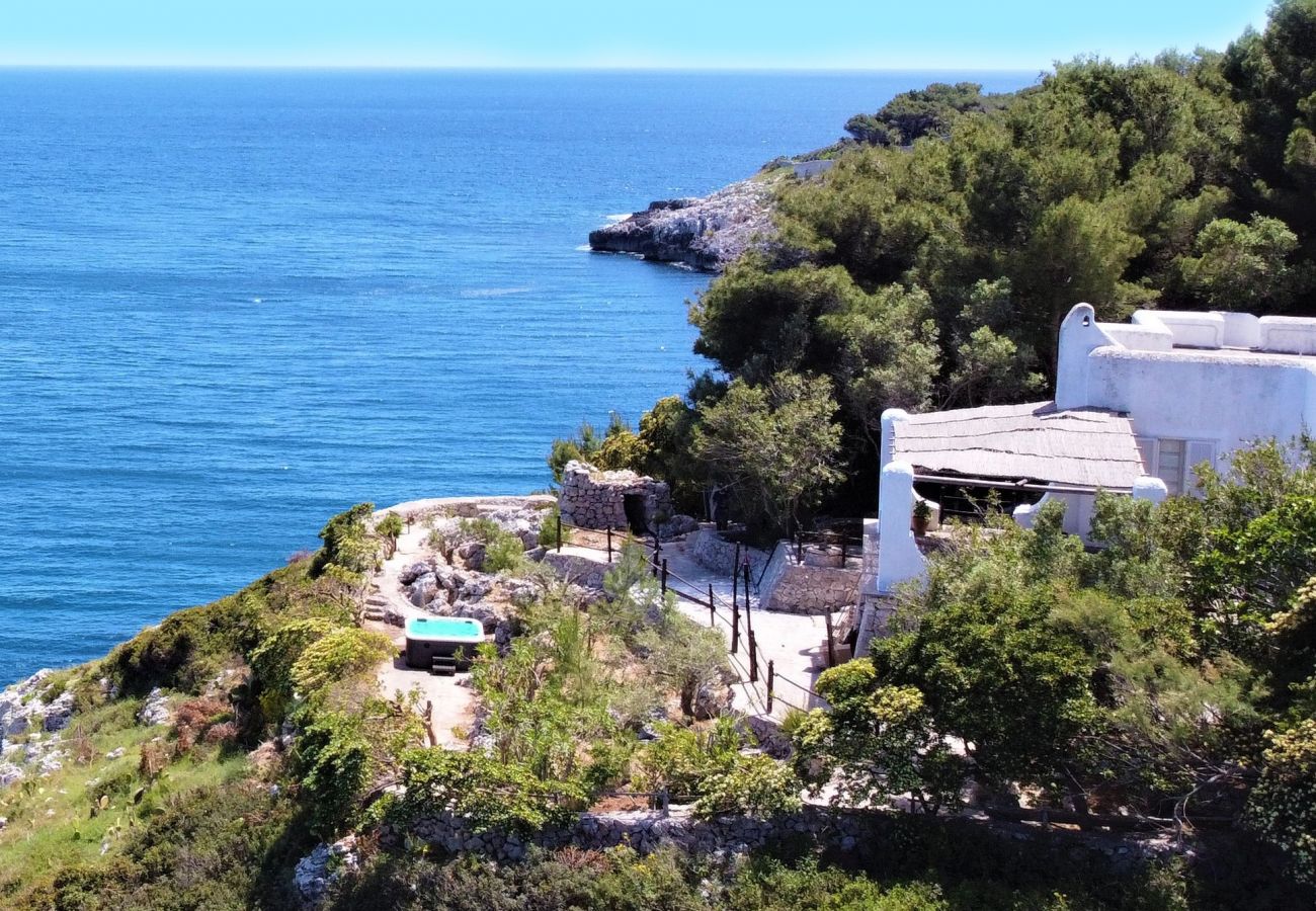 Villa à Castro - Superbe villa avec jacuzzi et accès privé à la mer