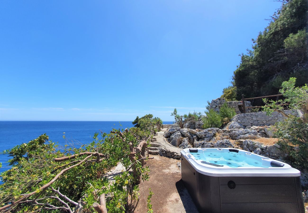 Villa à Castro - Superbe villa avec jacuzzi et accès privé à la mer