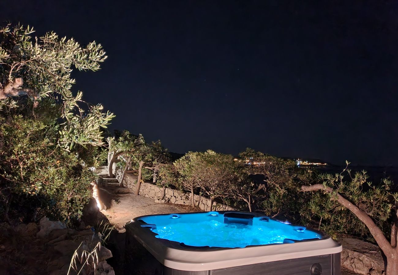 Villa à Castro - Superbe villa avec jacuzzi et accès privé à la mer