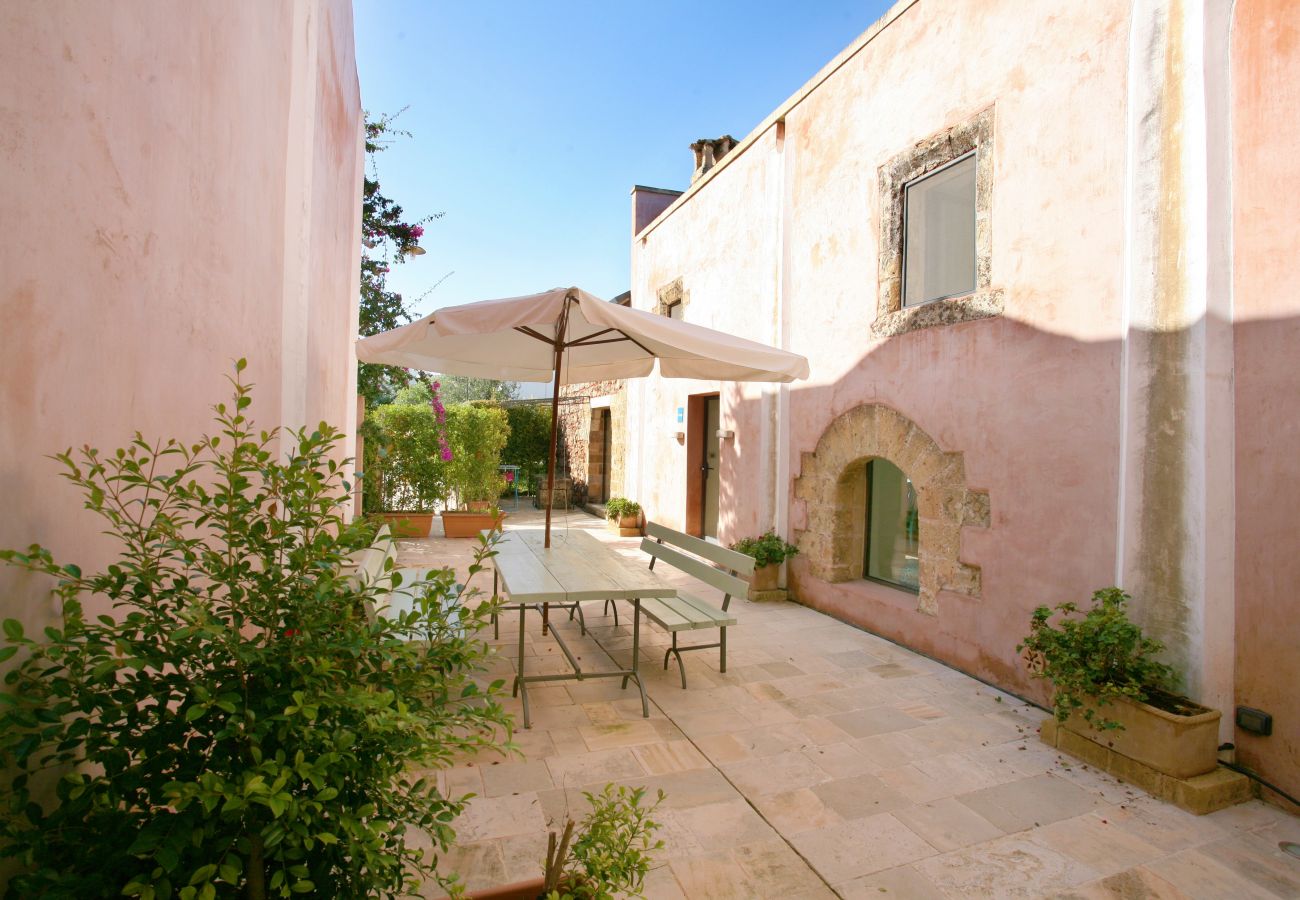 Maison à Patù - Jolie maison avec piscine et parc (B)