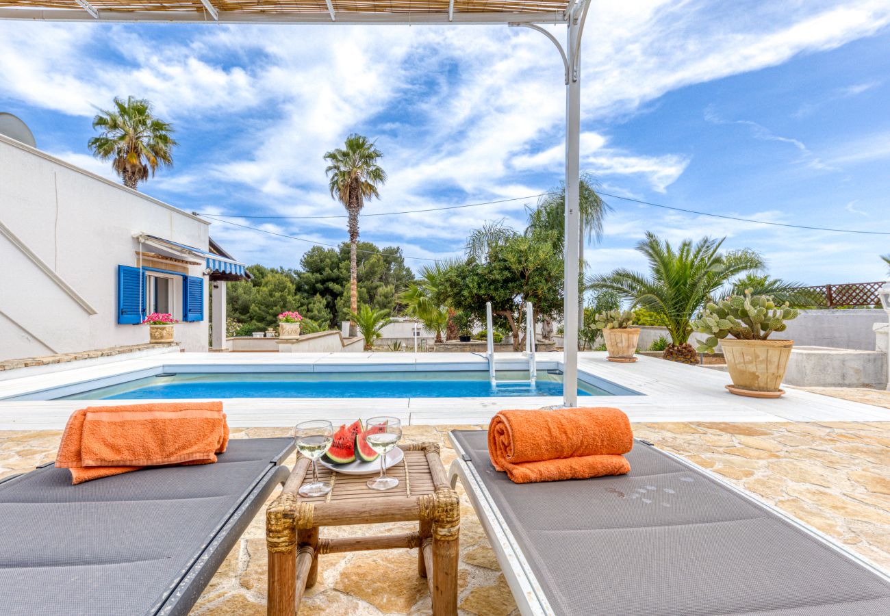 Maison à Pescoluse - Jolie maison avec piscine à 1km de la plage de sable de Pescoluse