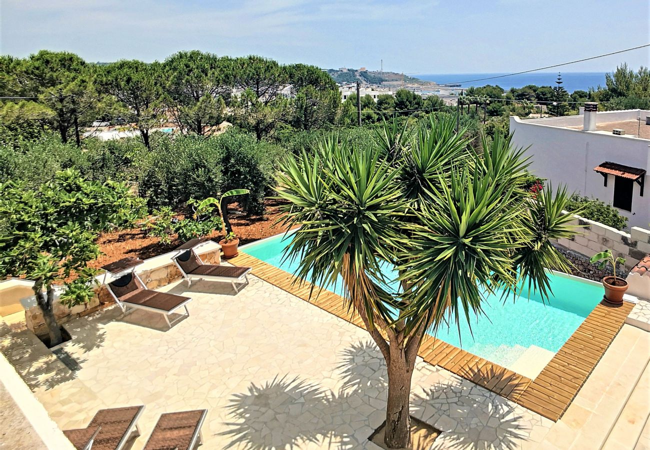 Villa à Leuca - Villa renovée avec piscine privée à 950m de la mer