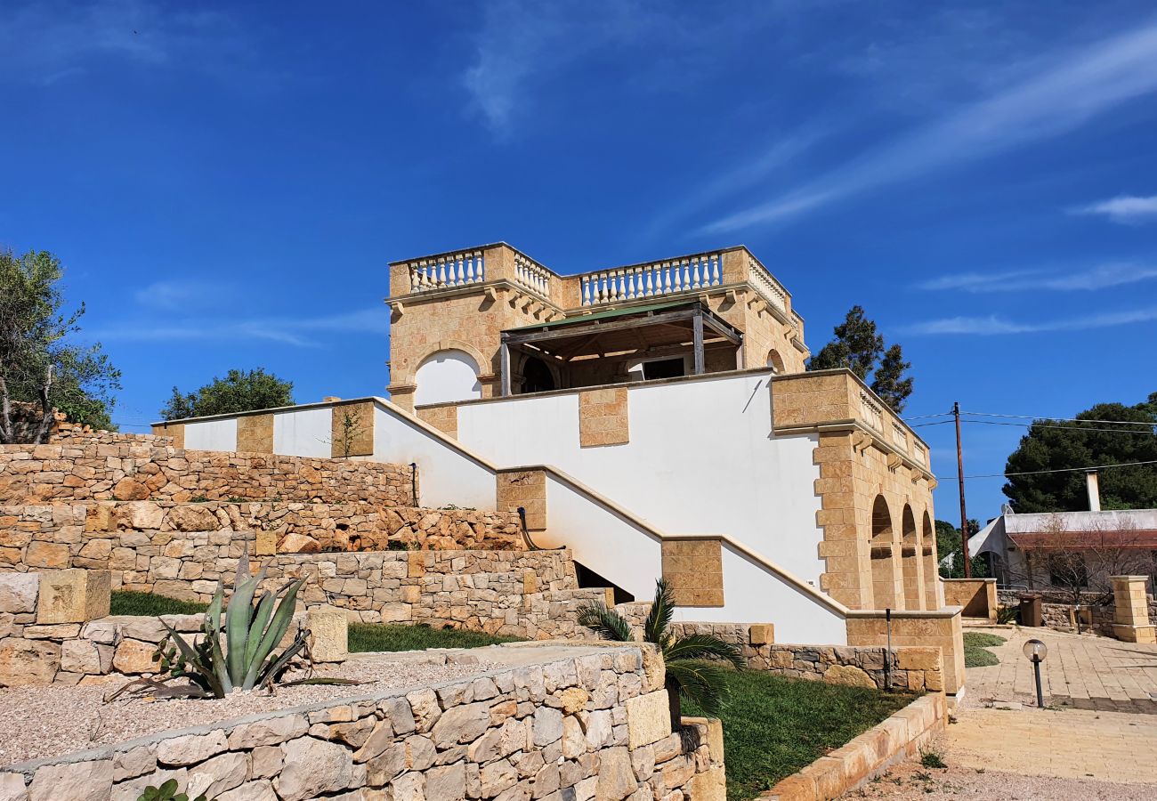 Maison à Torre Vado - Maison avec 3 apt. & piscine à 250m de la mer