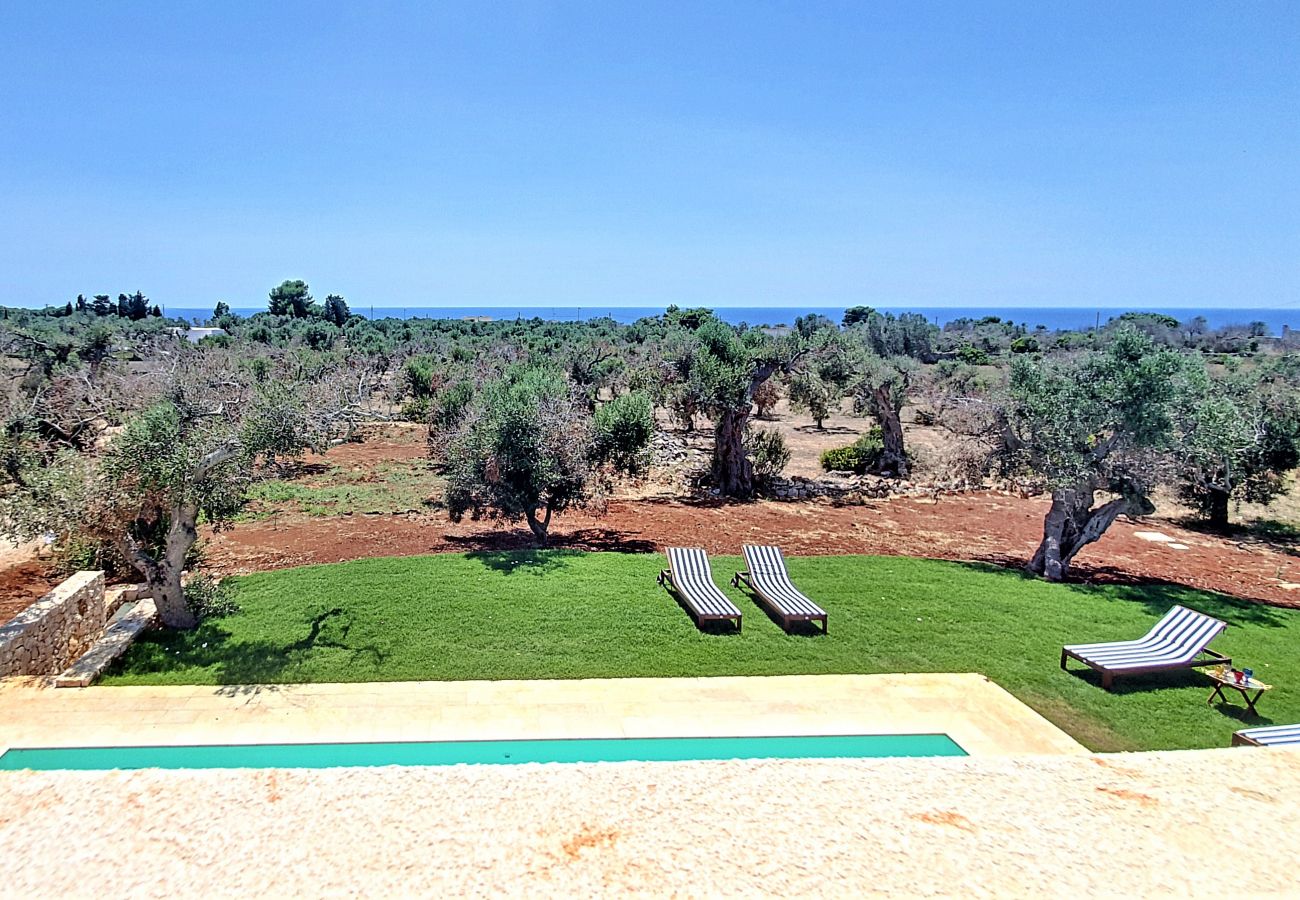 Villa à Leuca - Moderne villa de luxe avec piscine à 1km de la mer