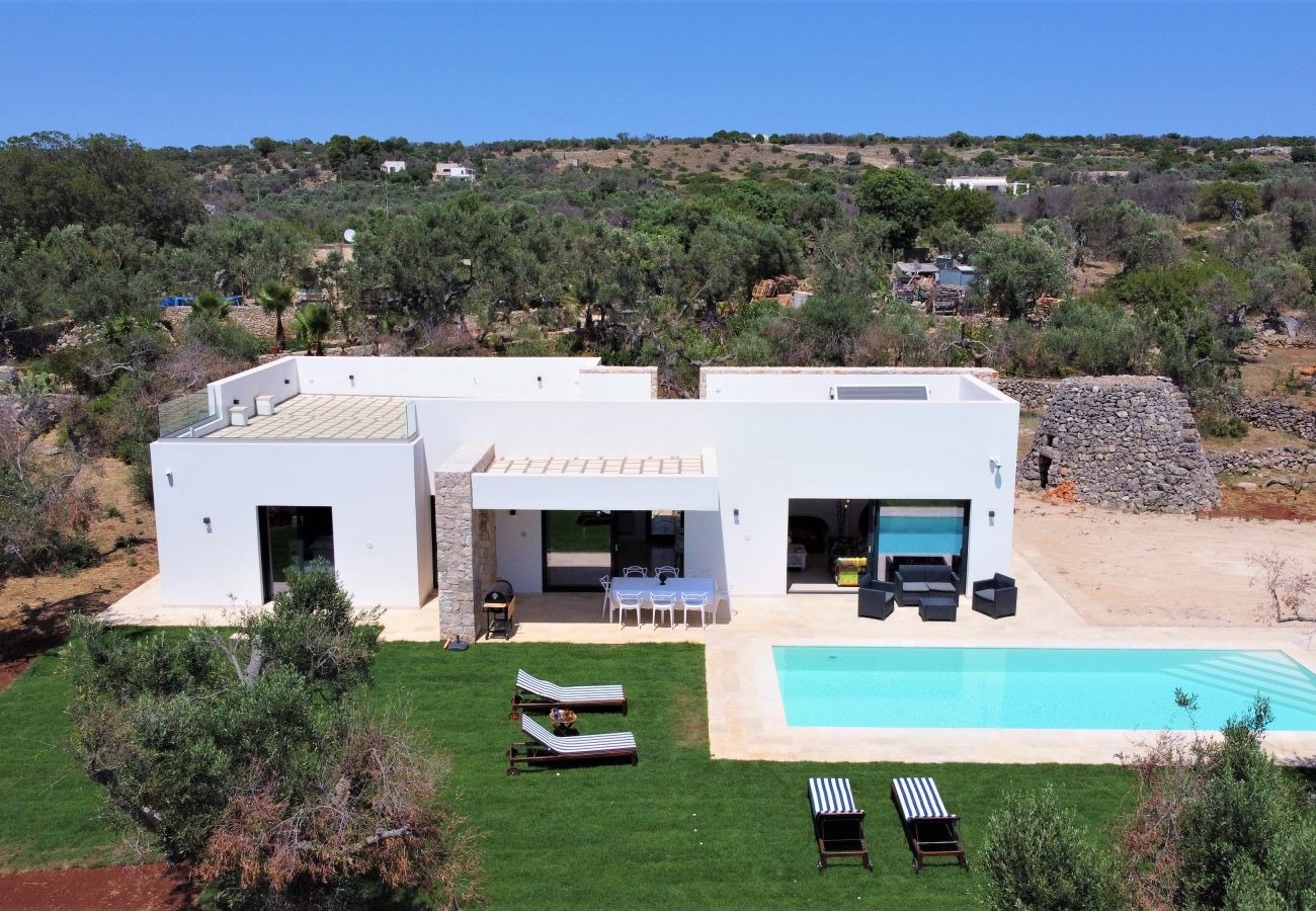 Villa à Leuca - Moderne villa de luxe avec piscine à 1km de la mer