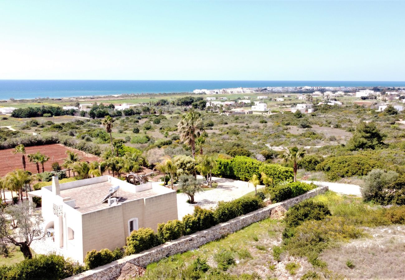 Villa à Pescoluse - Villa proche de la plage avec jacuzzi et vue mer