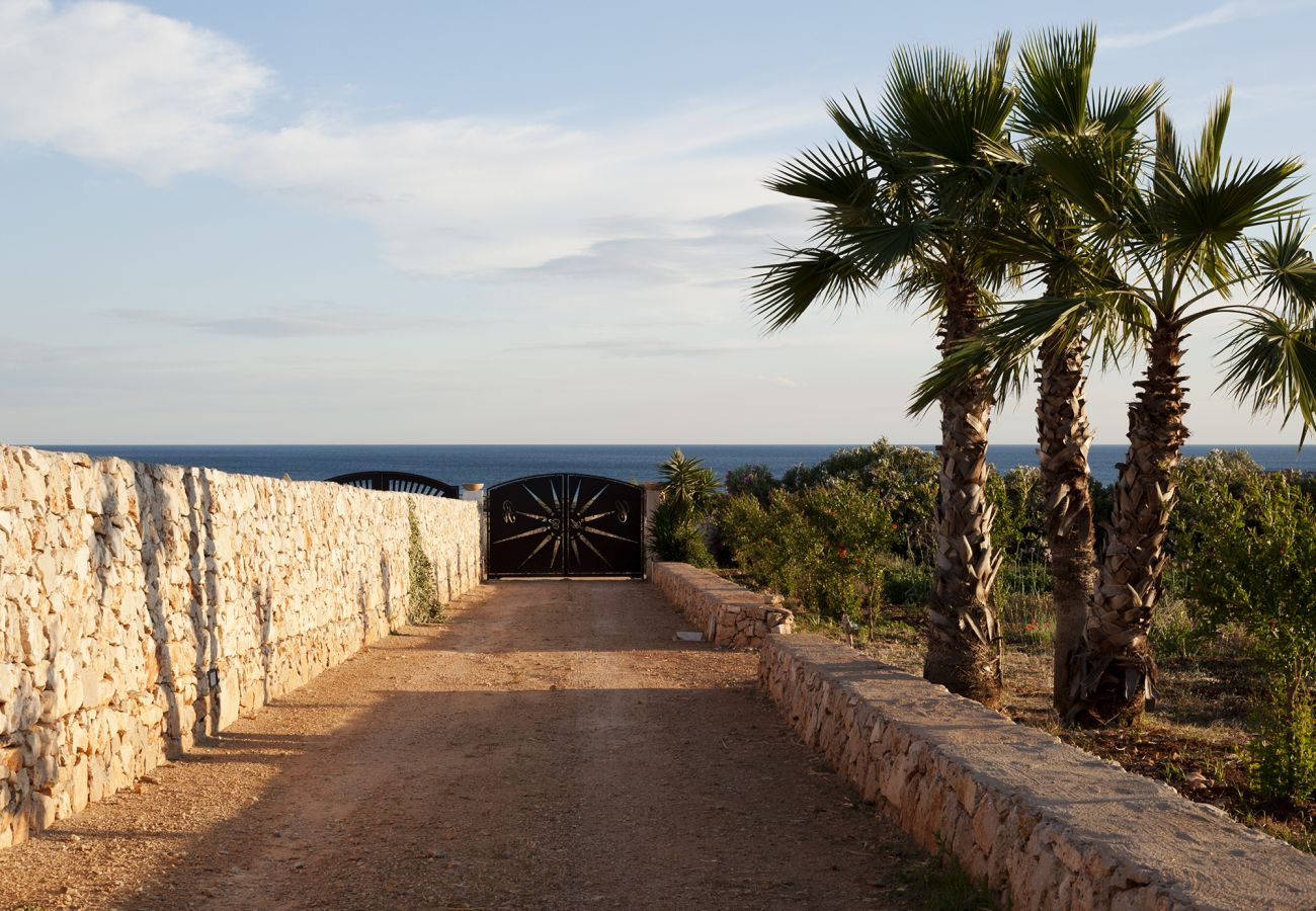 Villa à Pescoluse - Villa proche de la plage avec jacuzzi et vue mer