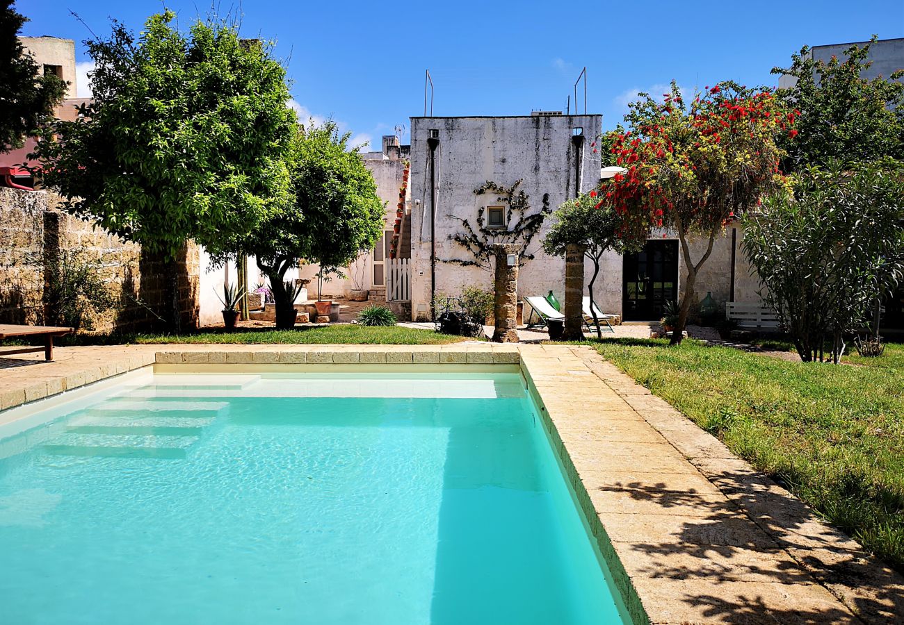 Villa à Castrignano del Capo - 4 km de la mer, maison de design avec piscine