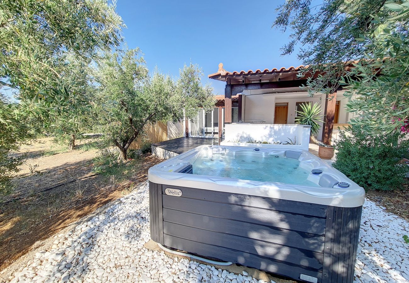 Maison à Ermioni - Beachhouse & jacuzzi, proche de la plage