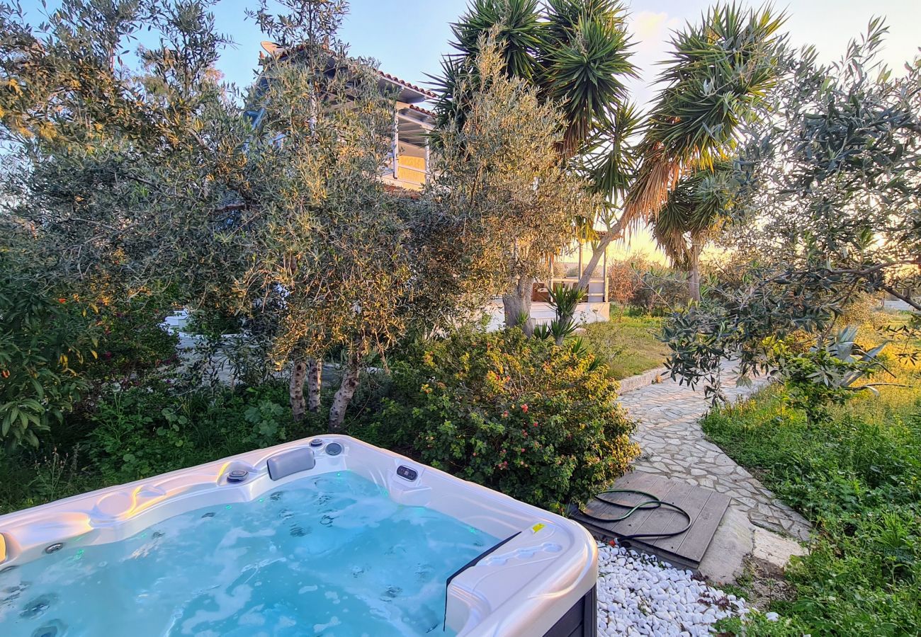 Maison à Ermioni - Beachhouse & jacuzzi, proche de la plage