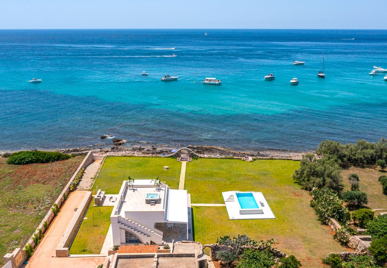 Villa à Marina di Felloniche - Accès privée mer, piscine chauffée et jacuzzi