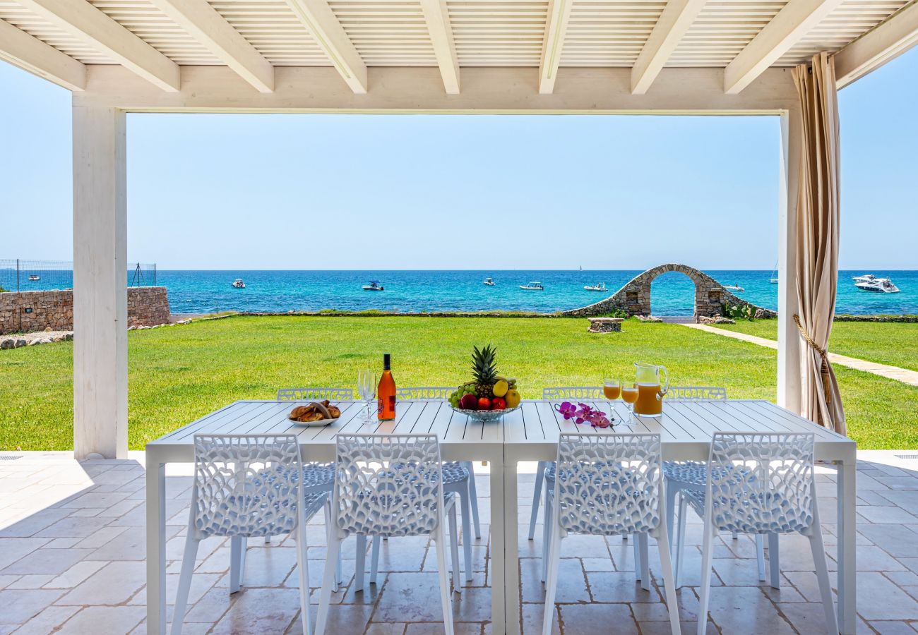 Villa à Marina di Felloniche - Accès privée mer, piscine chauffée et jacuzzi