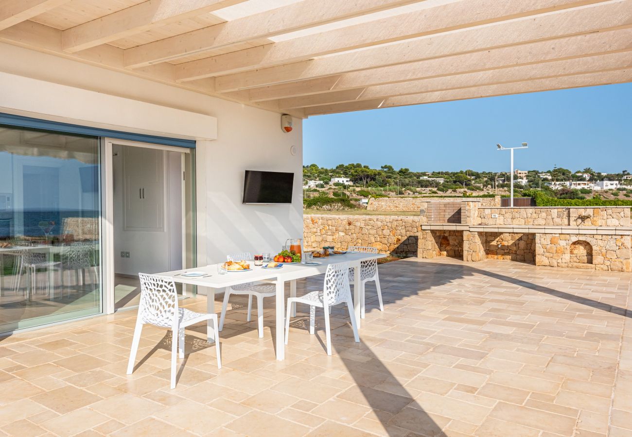 Villa à Marina di Felloniche - Accès privée mer, piscine chauffée et jacuzzi