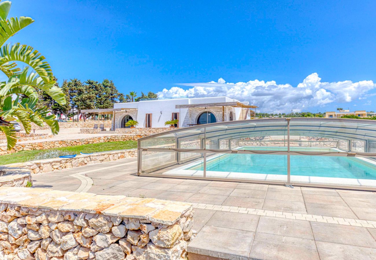 Villa à Lido Marini - Grande villa (2 apt.) avec piscine & jacuzzi