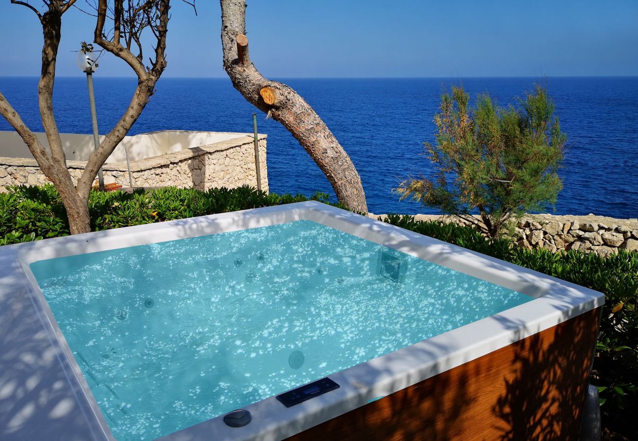 Trullo à Gagliano del Capo - Maison romantique en pierre avec jacuzzi&accès mer