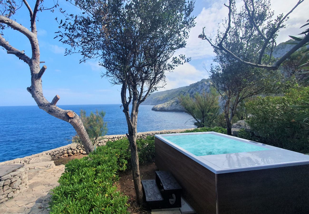 Trullo à Gagliano del Capo - Maison romantique en pierre avec jacuzzi&accès mer