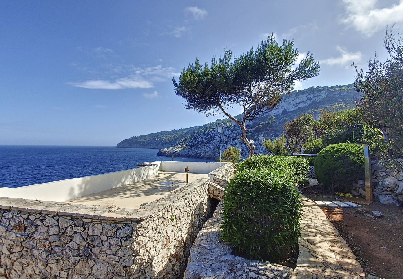 Trullo à Gagliano del Capo - Maison romantique en pierre avec jacuzzi&accès mer