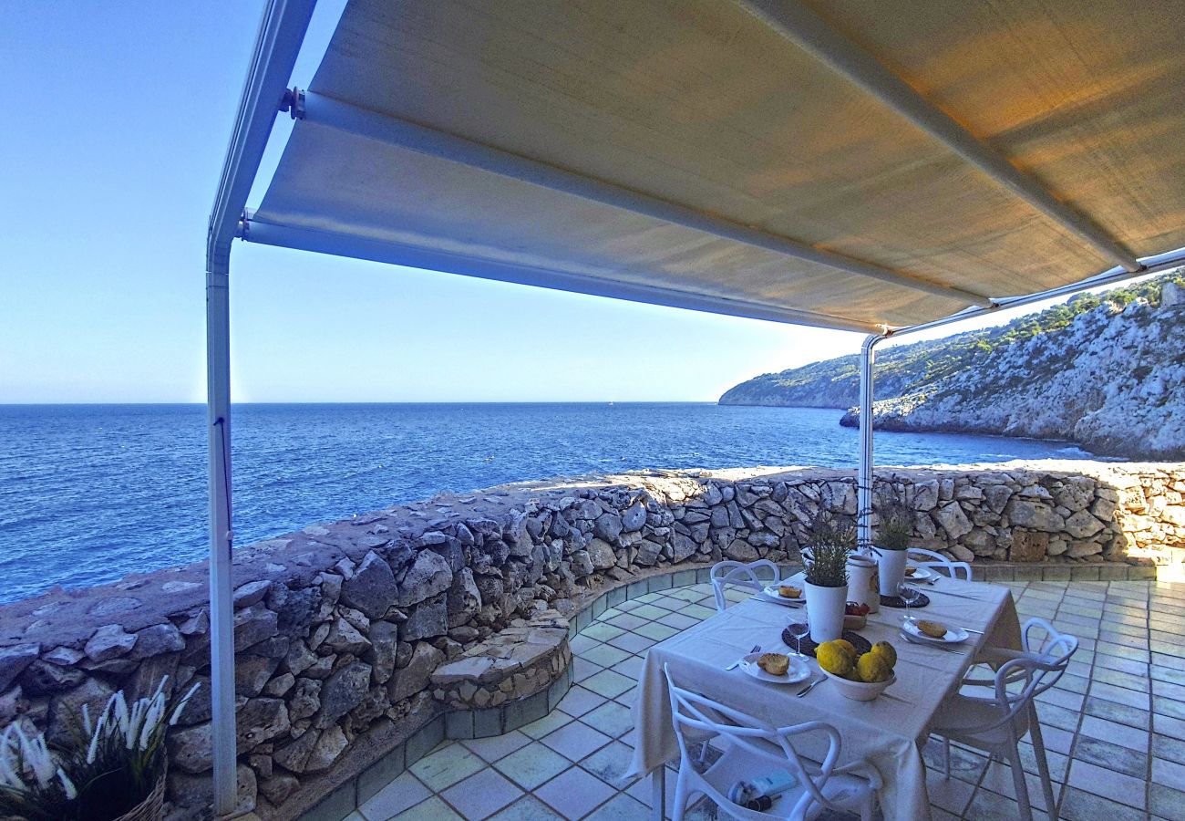 Trullo à Gagliano del Capo - Maison romantique en pierre avec jacuzzi&accès mer