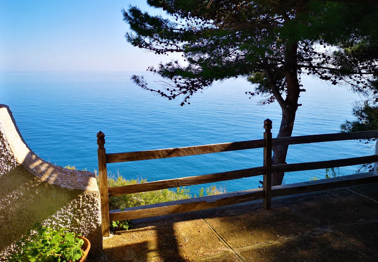 Villa à Castro - Villa unique avec accès mer et vue superbe (villa A)